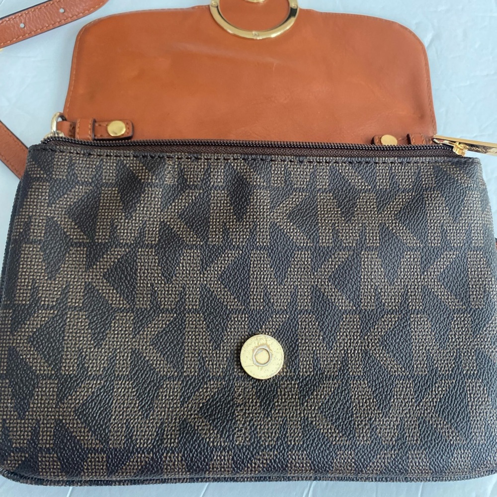 Michael Kors Signature Brown Crossbody Bag - Picture 12 of 16